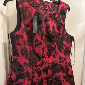 Women’s NWT Talbot red and black dress.